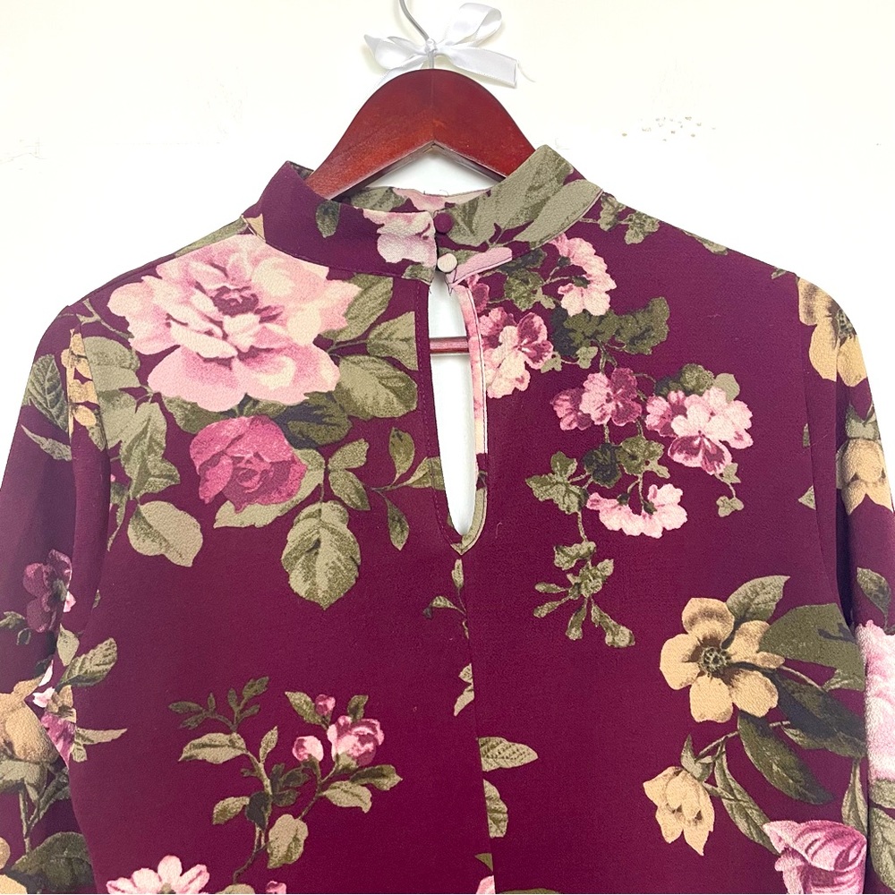 Andree by Unit Womens Allover Floral Tunic Blouse Sz Small Bell Sleeves Burgundy - Picture 6 of 8